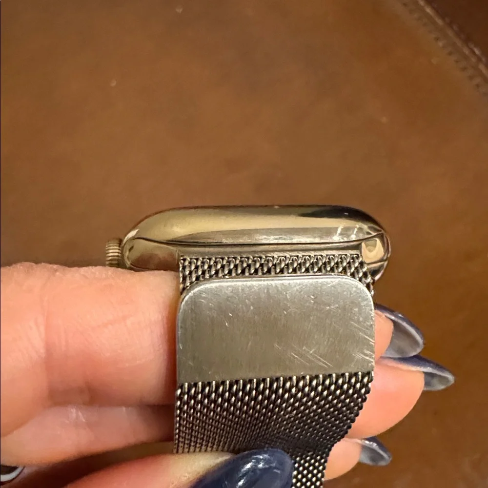 Apple Watch Series 8 GPS + Cellular Stainless Steel Case Gold 41mm Milanese Loop